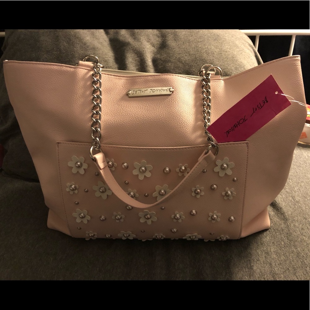 😍Blush pink SPRING Betsey Johnson shoulder bag😍